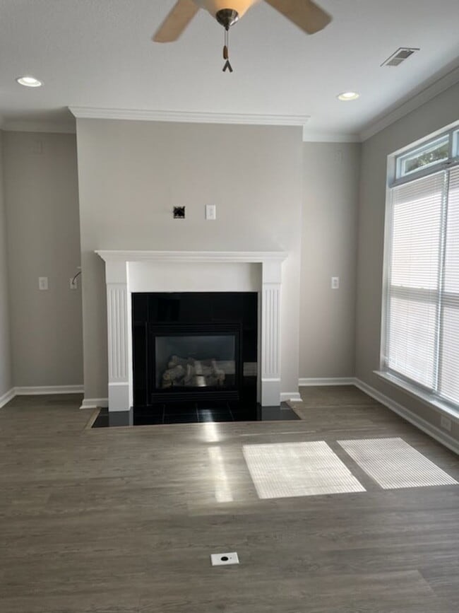 Building Photo - Emmyllie Ct- 130/132