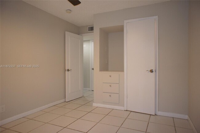 Building Photo - 1940 NE 31st Ct