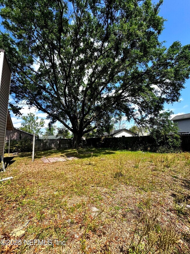 Building Photo - 8167 Sable Woods Dr N
