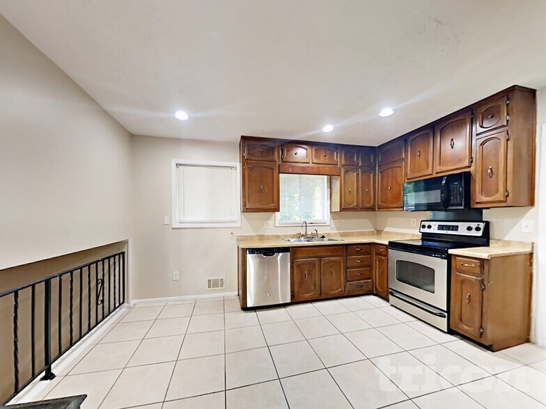 Building Photo - 543 Barbashela Cir