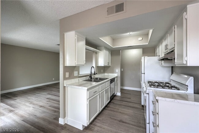 Building Photo - 4571 Carriage Park Dr