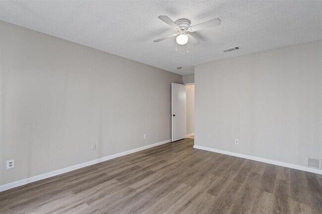 Building Photo - 13357 Water Oak Ln