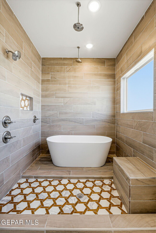 Building Photo - 904 Keenland Ave