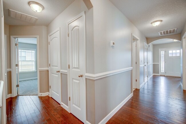 Building Photo - 732 Shelburne Ln