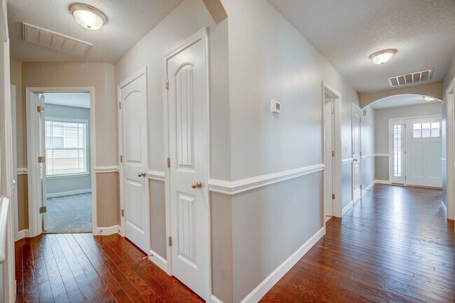 Building Photo - Wonderful Home On Large Lot, District 5 Schools