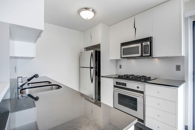 Building Photo - 117 Pacific St