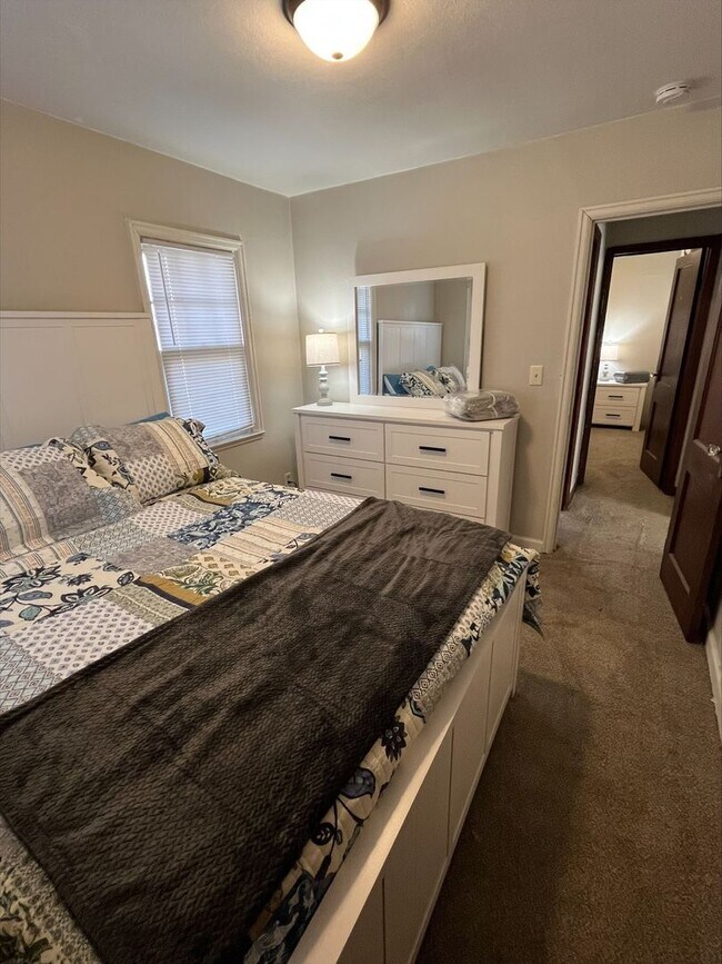 Building Photo - Unique Apartment Awaits You!