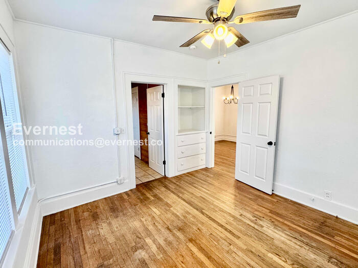 Building Photo - 1516 W Bowen Pl