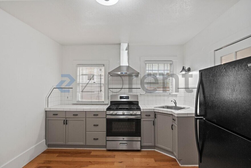 Building Photo - 148 Clayton Ave