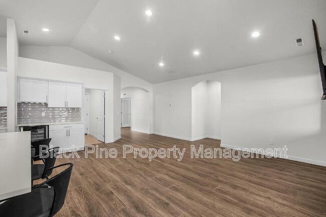 Building Photo - 7536 W Havana Dr