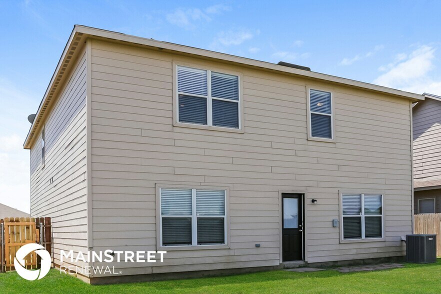 Building Photo - 628 Lazy Crest Dr