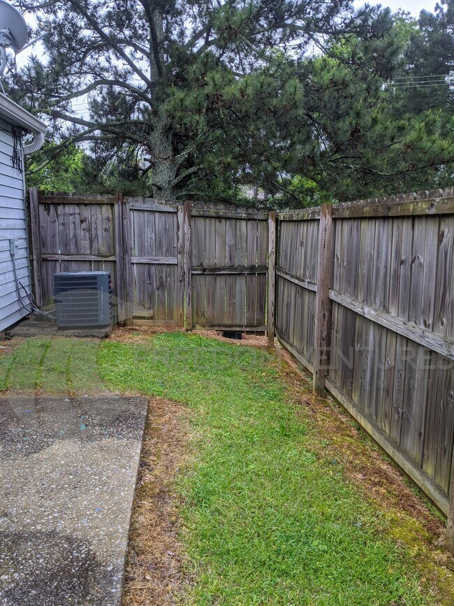 Building Photo - 2300 Grayson Valley Dr