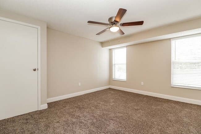 Building Photo - 4102 N Bay Hills Blvd