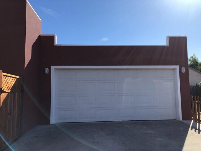 Building Photo - 504 Roosevelt Ave