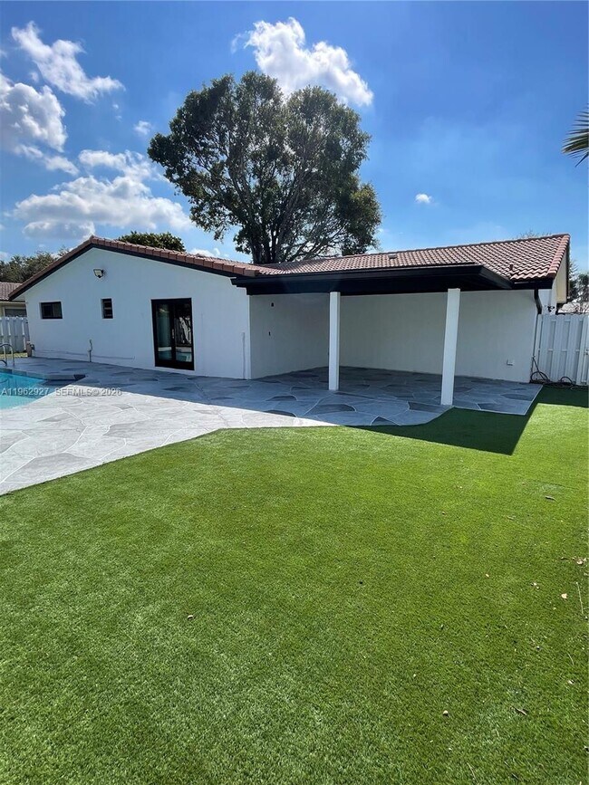 Building Photo - Shadow Wood Boulevard, Coral Springs, FL 33071 - 3 BR 2 BA single-family home