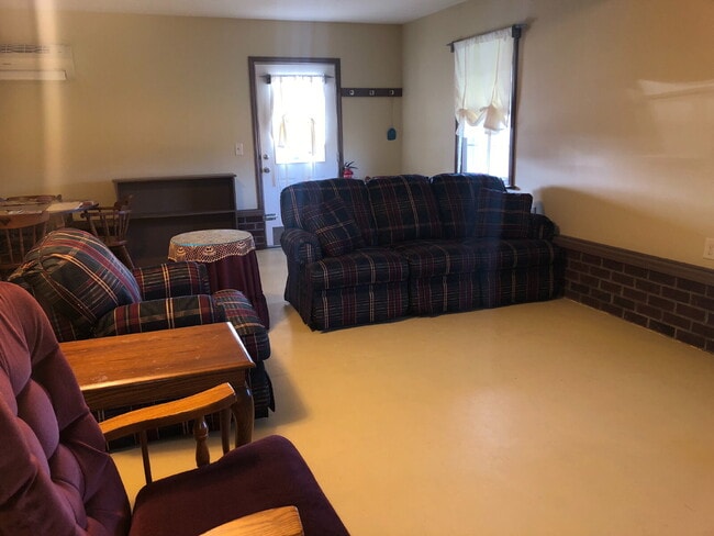 Building Photo - *FULLY FURNISHED* 1 Bedroom, 1 Bathroom Apartment *UTILITIES INCLUDED*