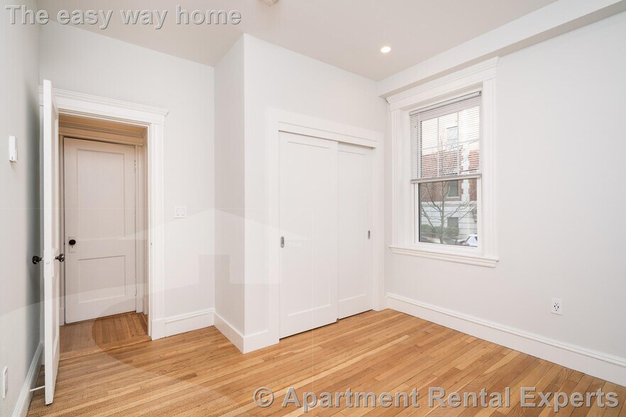 Building Photo - 18 Forest St