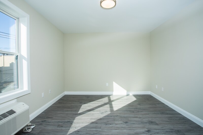 Building Photo - 430 52nd St