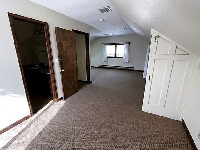 Building Photo - 305 N Chipmunk Cir