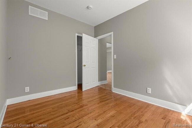 Building Photo - 1409 N Green St