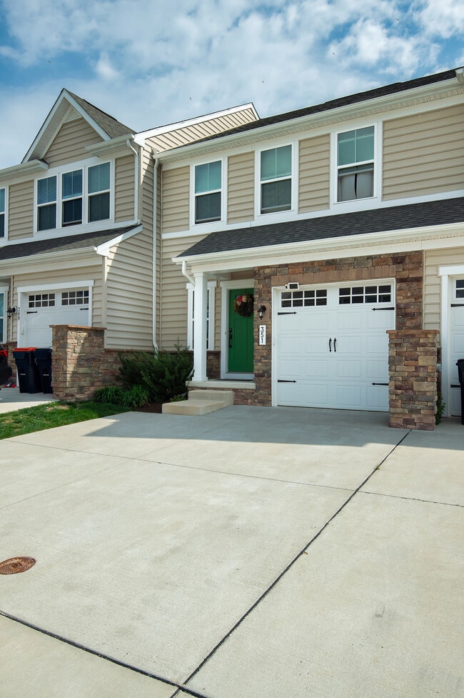 Building Photo - 351 Goodwick Dr