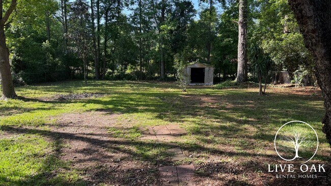 Building Photo - MOVE IN SPECIAL: $500 OFF 1ST MONTH'S RENT!**