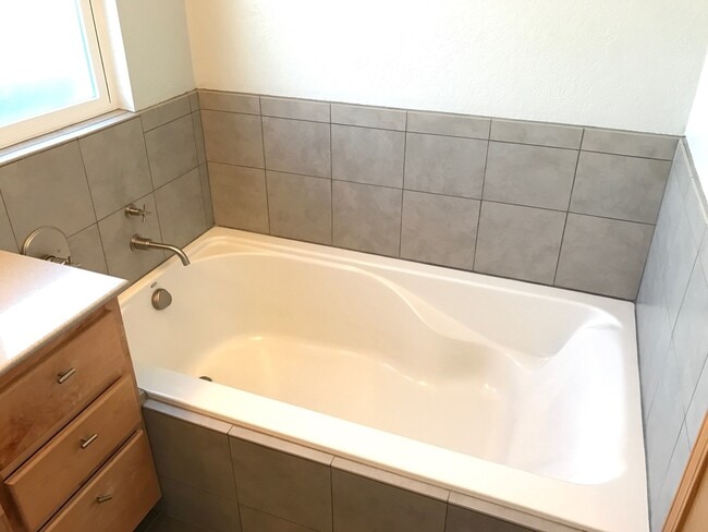Building Photo - Desirable Mountain View 4 Bed 3 Bath Home ...
