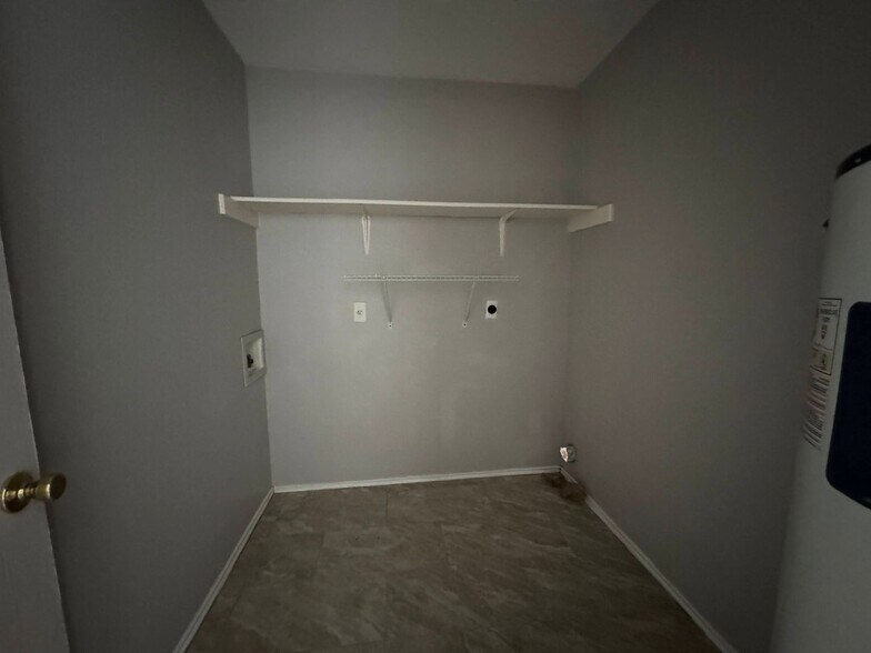 Building Photo - 4001 Doraine Ct