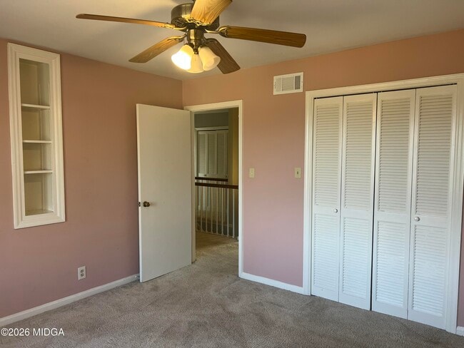 Building Photo - 853 Captain Kell Dr