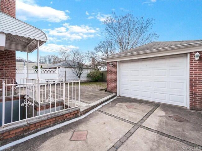 Building Photo - 58-52 208th St