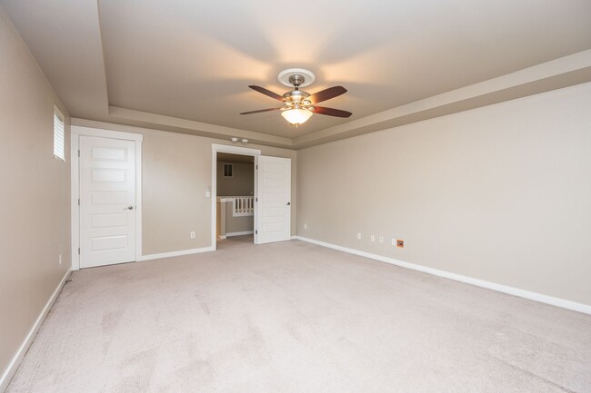 Building Photo - 4 Bedroom 2.5 bath over 2900 square feet i...