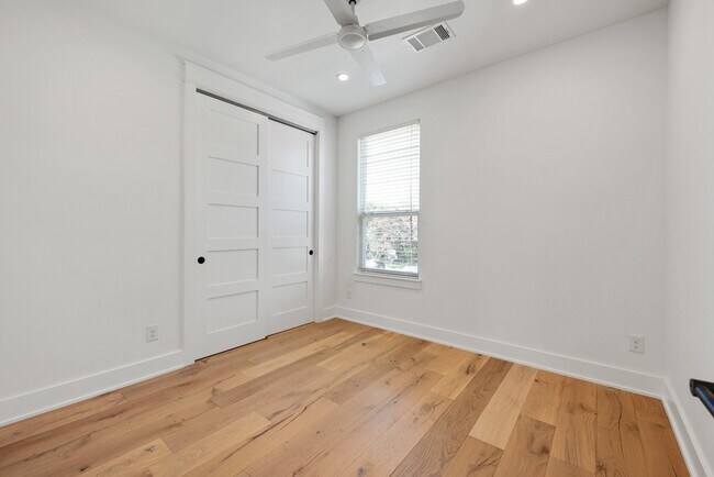 Building Photo - 1203 W 22nd St