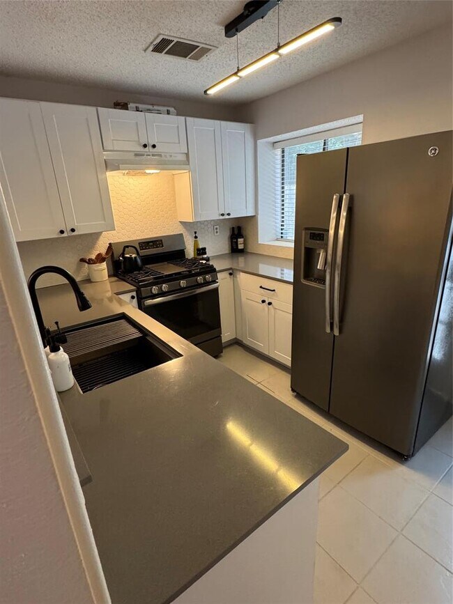 Building Photo - 1411 Gracy Farms Ln