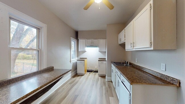 Building Photo - 11302 Parkview Ave