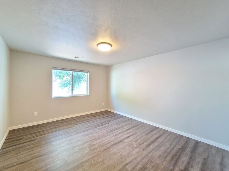 Building Photo - 3014 N Gillis Ct