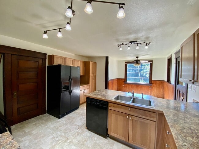 Building Photo - $2,200 - 4 Bed / 3 Bath Beautiful Home in ...