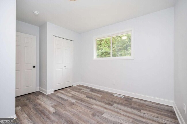 Building Photo - 3801 Hogan Rd SW