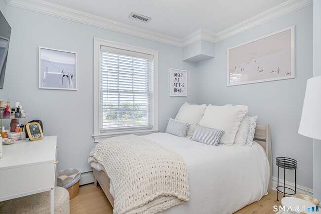 Building Photo - 1140 Fairfield Beach Rd