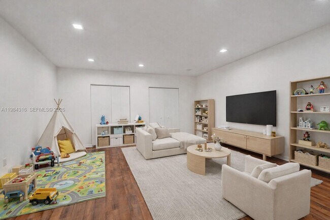 Building Photo - 10065 Bay Harbor Terrace