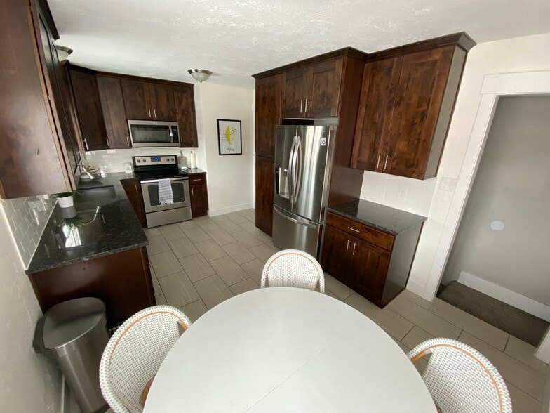 Building Photo - 429 W 2700 S