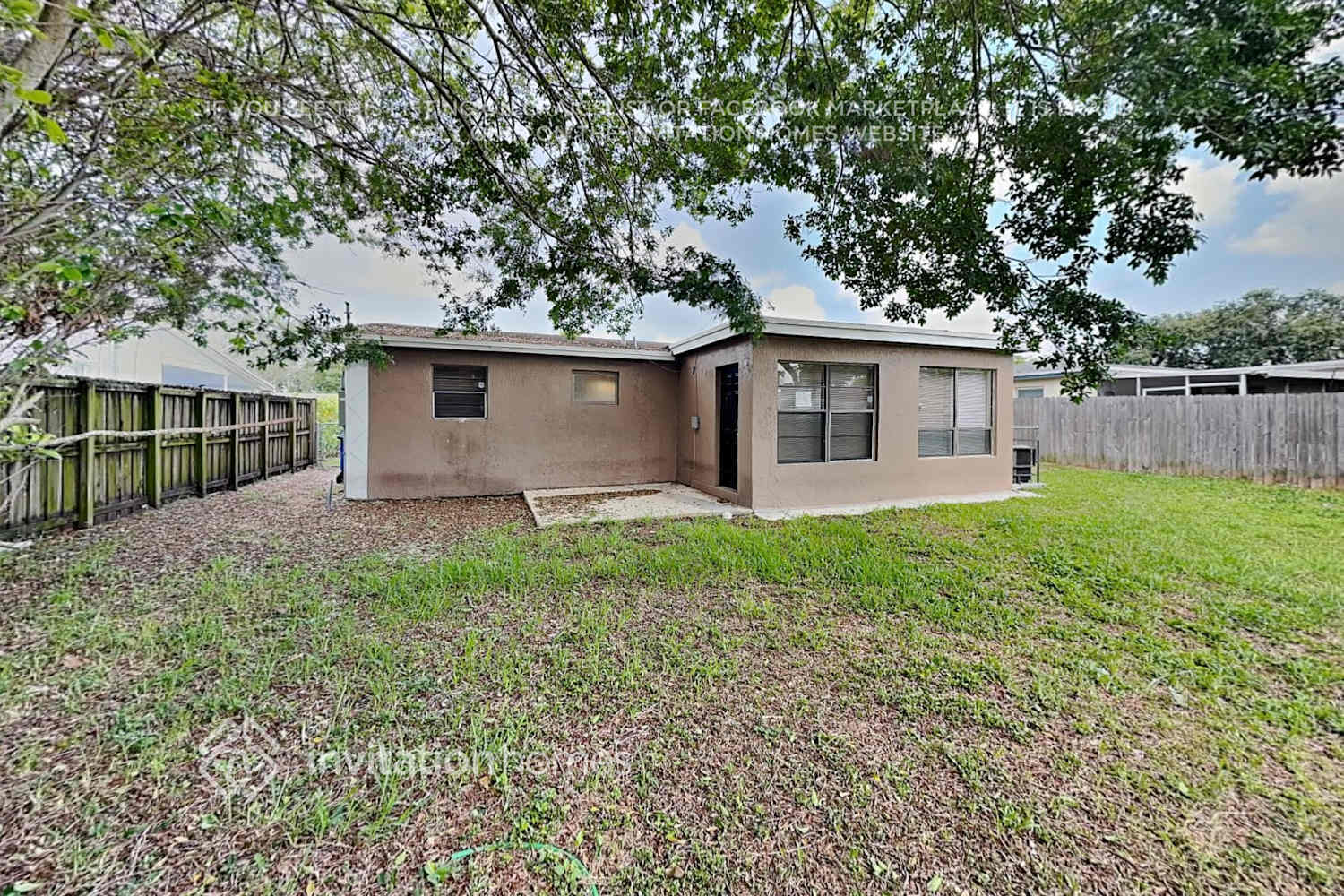 Building Photo - 2401 Jamaica Dr