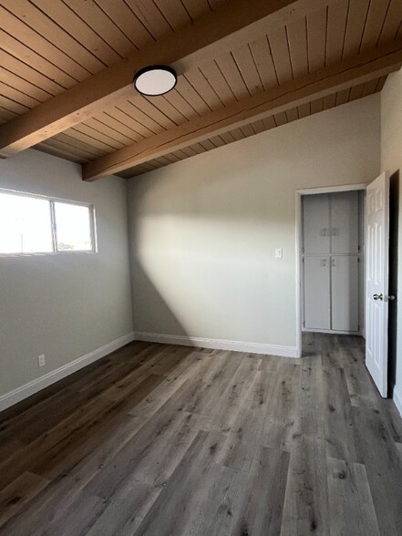 Building Photo - 1246 W 93rd St