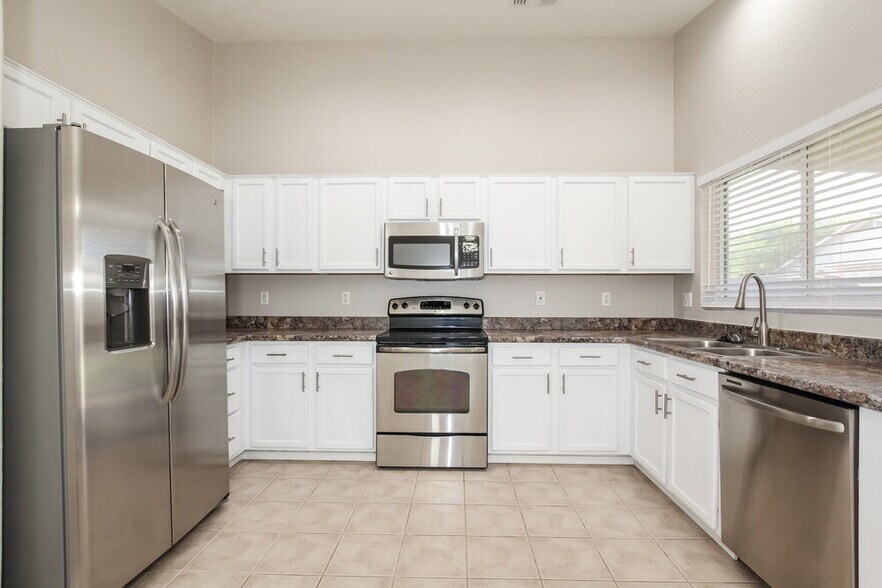 Building Photo - 15434 W Gelding Dr