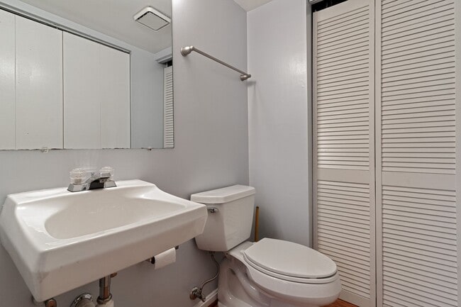 Building Photo - 48 Avonshire Ct