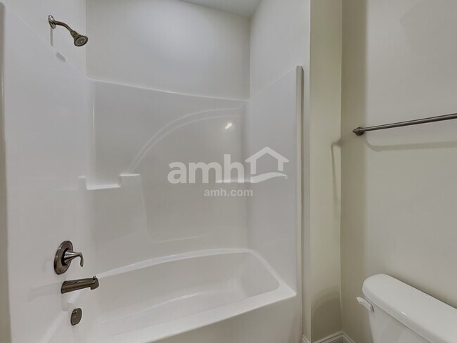 Building Photo - 2000 Bennett Dr