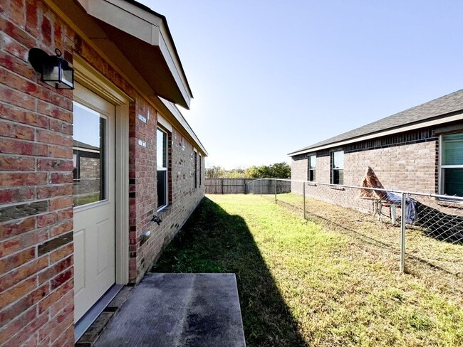 Building Photo - 1519 Justin Lp