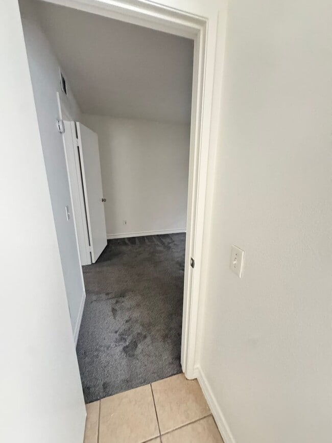 Building Photo - Welcome home to this charming and cozy corner-unit condo in the heart of Rancho Cucamonga!