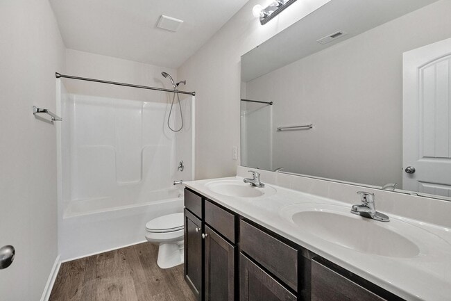 Building Photo - Holly Ridge End Unit Town Home Available!