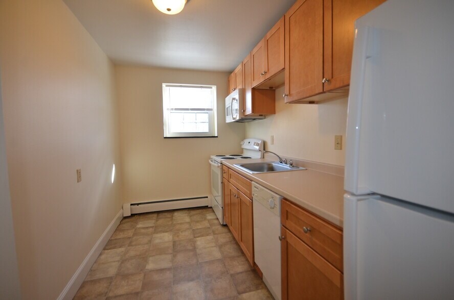 Building Photo - 3 Brattle Dr