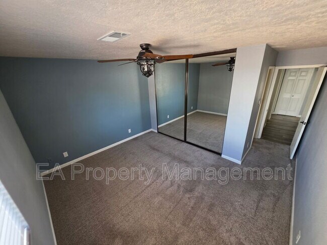 Building Photo - 4819 Platinum Loop NE